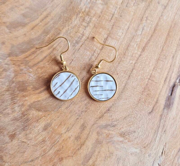 Boucles d'oreilles crées à partir d'une assiette ancienne