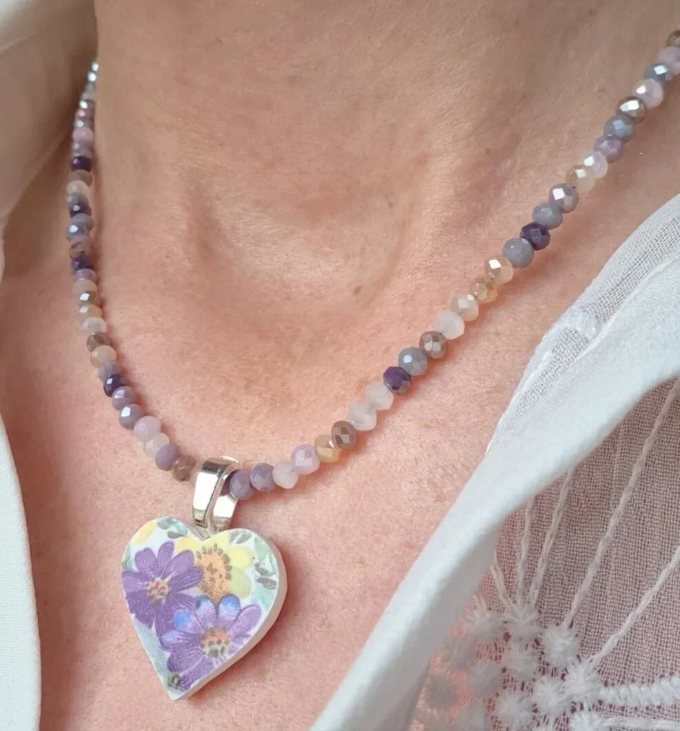 Pendentif coeur dans une assiette ancienne
