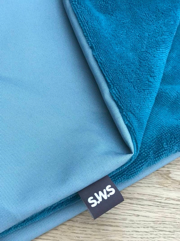 Travel waterproof blanket