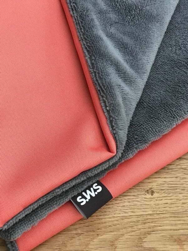 Travel waterproof blanket