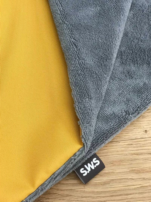 Travel waterproof blanket