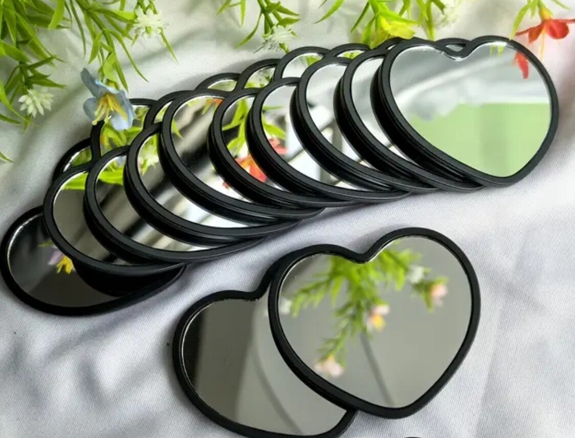 Miroir en forme de cœur