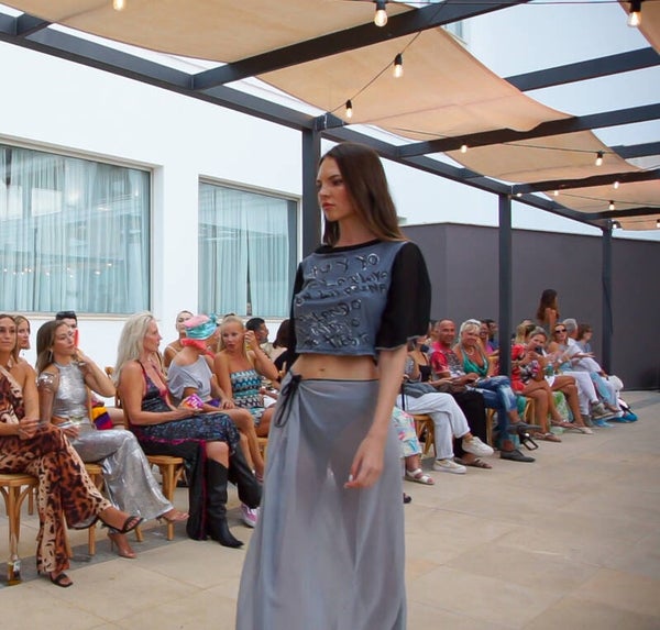 Blouse with skiet