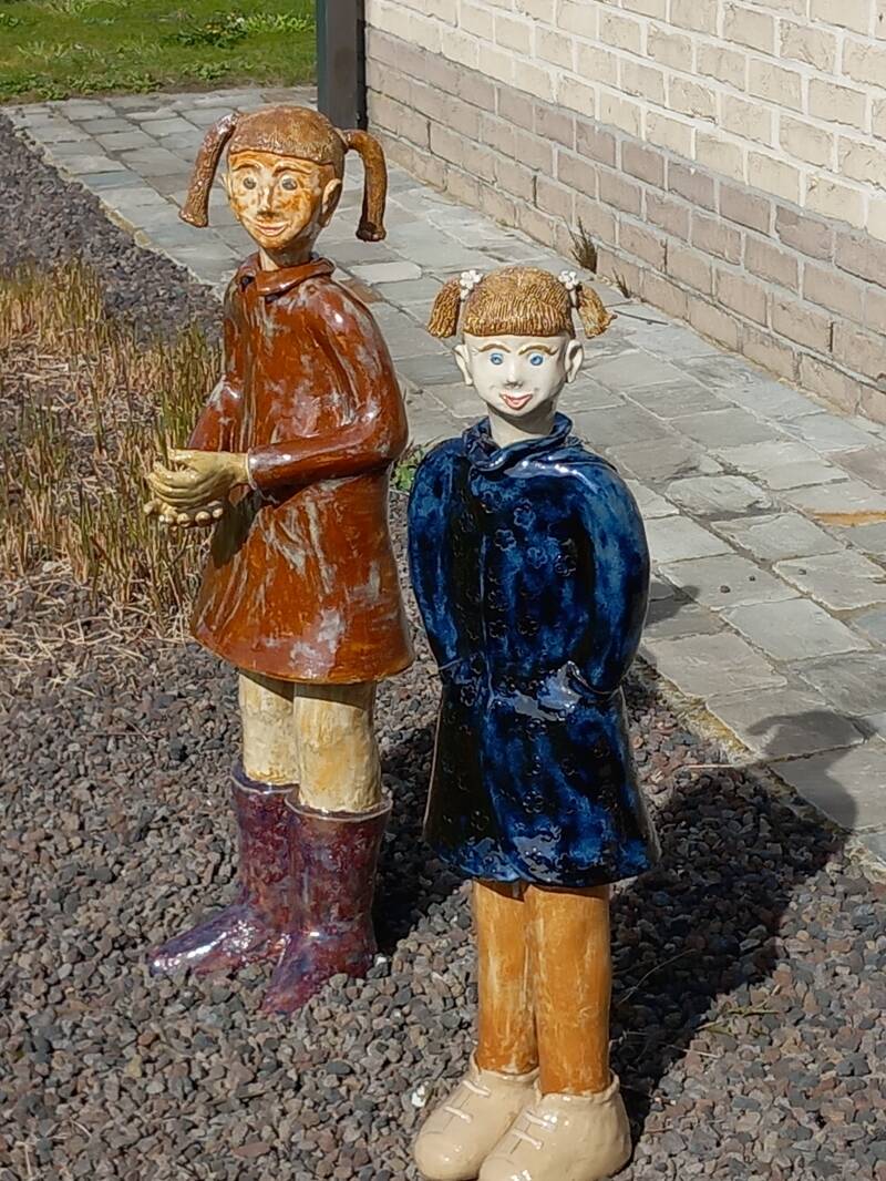 Meisjes samen 1250,-
