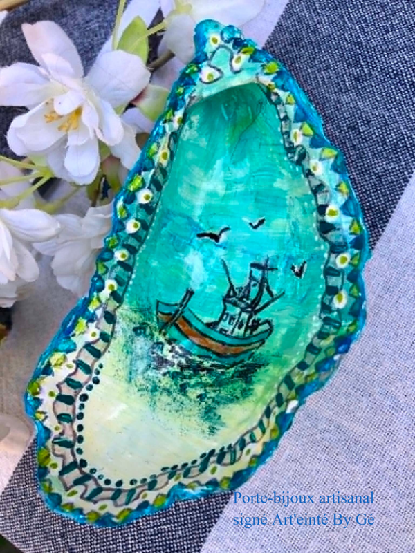Porte-bijoux - Coquille décorative « Bateau de pêche » – Création artisanale bord de mer