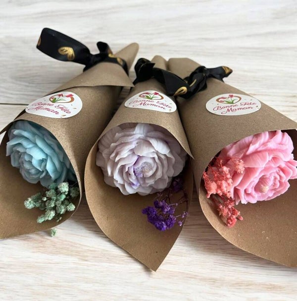 Cône (Fleur à faire fondre) inscription "Bonne fête maman"