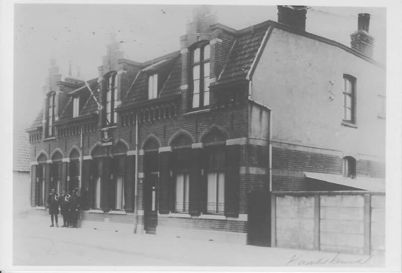 BSK0002 - De Marechausseekazerne van Kaatsheuvel aan de Antoniusstraat, circa 1940. Toen diende het als een politiebureau.