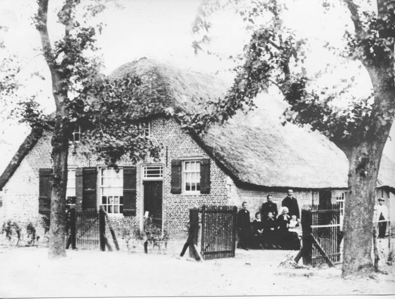 BSK0088 - Boerderij de Kanter. Op deze plaats zal later het Missiehuis St. Antonius komen te staan, het latere Vossenberg. Foto circa 1890.