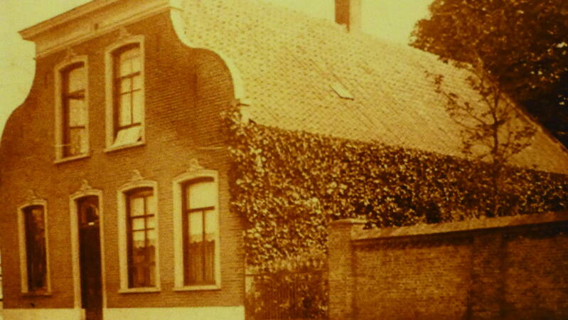 BSK0104 - Huizen en boerderijen aan de Kruisstraat (tegenwoordig Antoniusstraat), circa 1920.