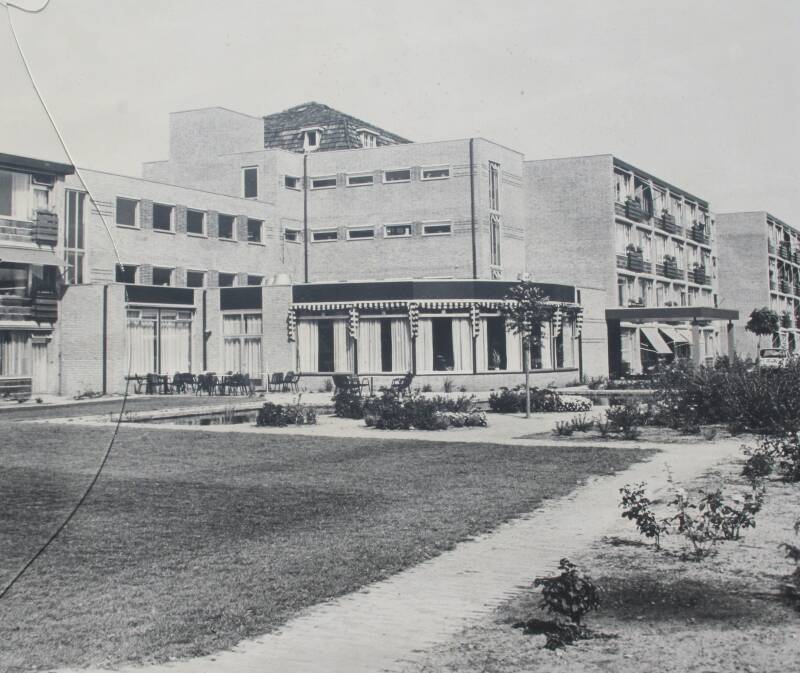 BSK0109 - Verzorgingstehuis De Vossenberg, op de plaats waar voorheen het Missiehuis St. Antonius stond, circa 1970.