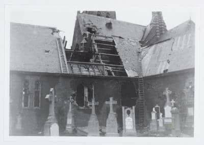 Sint-Jans Onthoofdingkerk Loon op Zand met oorlogsschade.