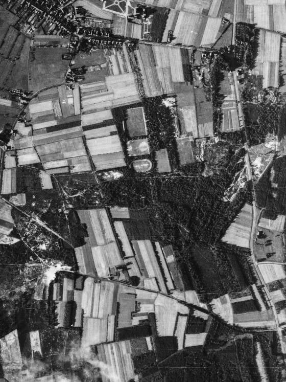 Luchtfoto boven het R.K. Sport- en Wandelpark, 1944.