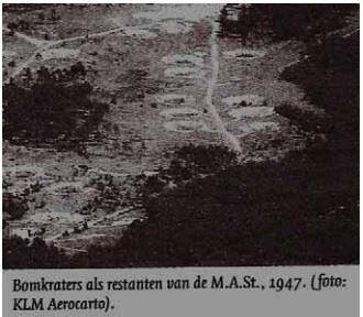 Bomkraters als restanten van de M.A.St., 1947.