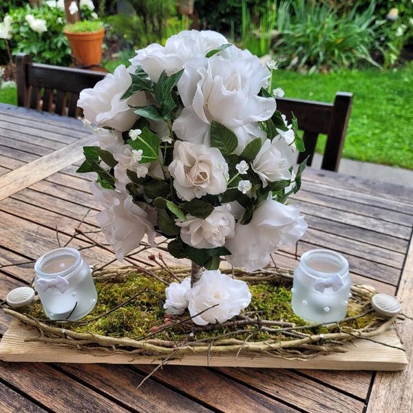 Tischgesteck mit Seidenblumen