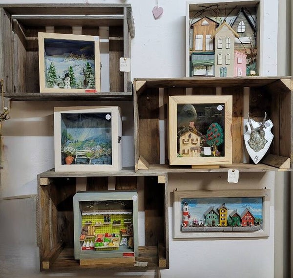 Holz Bilder und Schaukästen