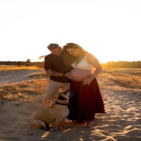 zwangerschapsshoot - warme en spontane zwangerschapsshoot op buiten locatie met fotograaf in kaatsheuvel, waalwijk, tilburg, loon op zand 