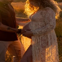 zwangerschapsshoot - warme en spontane zwangerschapsshoot op buiten locatie met fotograaf in kaatsheuvel, waalwijk, tilburg, loon op zand 