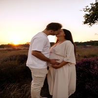 zwangerschapsshoot - warme en spontane zwangerschapsshoot op buiten locatie met fotograaf in kaatsheuvel, waalwijk, tilburg, loon op zand 