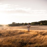 zwangerschapsshoot - warme en spontane zwangerschapsshoot op buiten locatie met fotograaf in kaatsheuvel, waalwijk, tilburg, loon op zand 