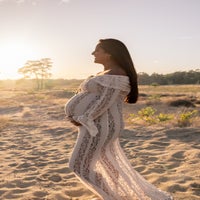 zwangerschapsshoot - warme en spontane zwangerschapsshoot op buiten locatie met fotograaf in kaatsheuvel, waalwijk, tilburg, loon op zand 