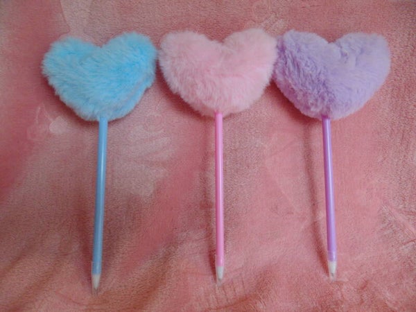 stylos à bille en forme de cœur en fourrure