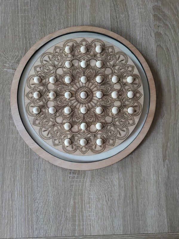 Jeu du solitaire en bois