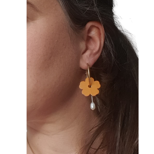 Boucles d'oreilles Alix pack colorimétrie 3 paires de fleurs interchangeables.