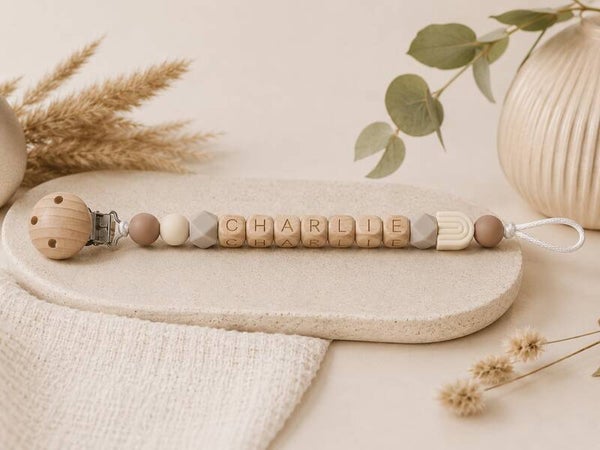 Speenkoord met naam - regenboog beige
