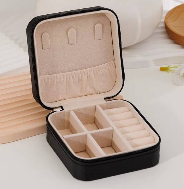 Sieradendoosje voor ringen, kettingen, oorbellen