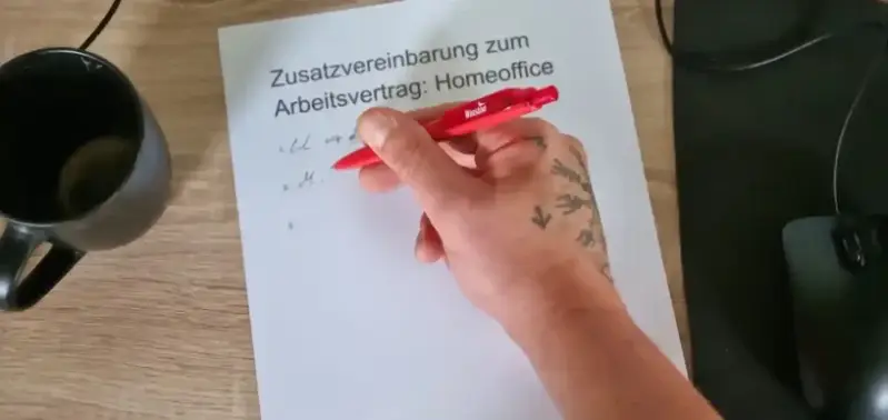 Zusatzvereinbarung zum Arbeitsvertrag für Homeoffice wird unterschrieben