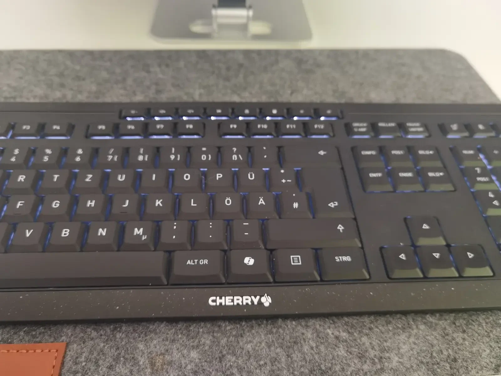 Weiße Tastenbeleuchtung der CHERRY STREAM KEYBOARD ULTIMATE