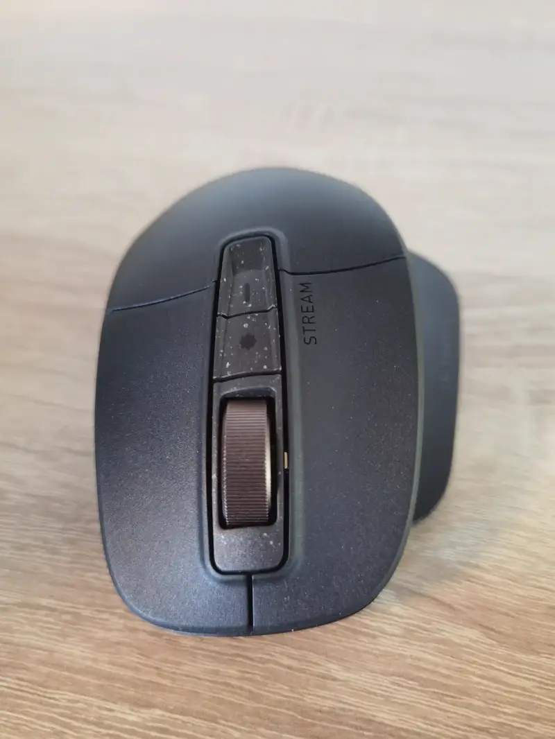 ProScroll-Rad und Bedientasten der CHERRY STREAM MOUSE ULTIMATE im Test