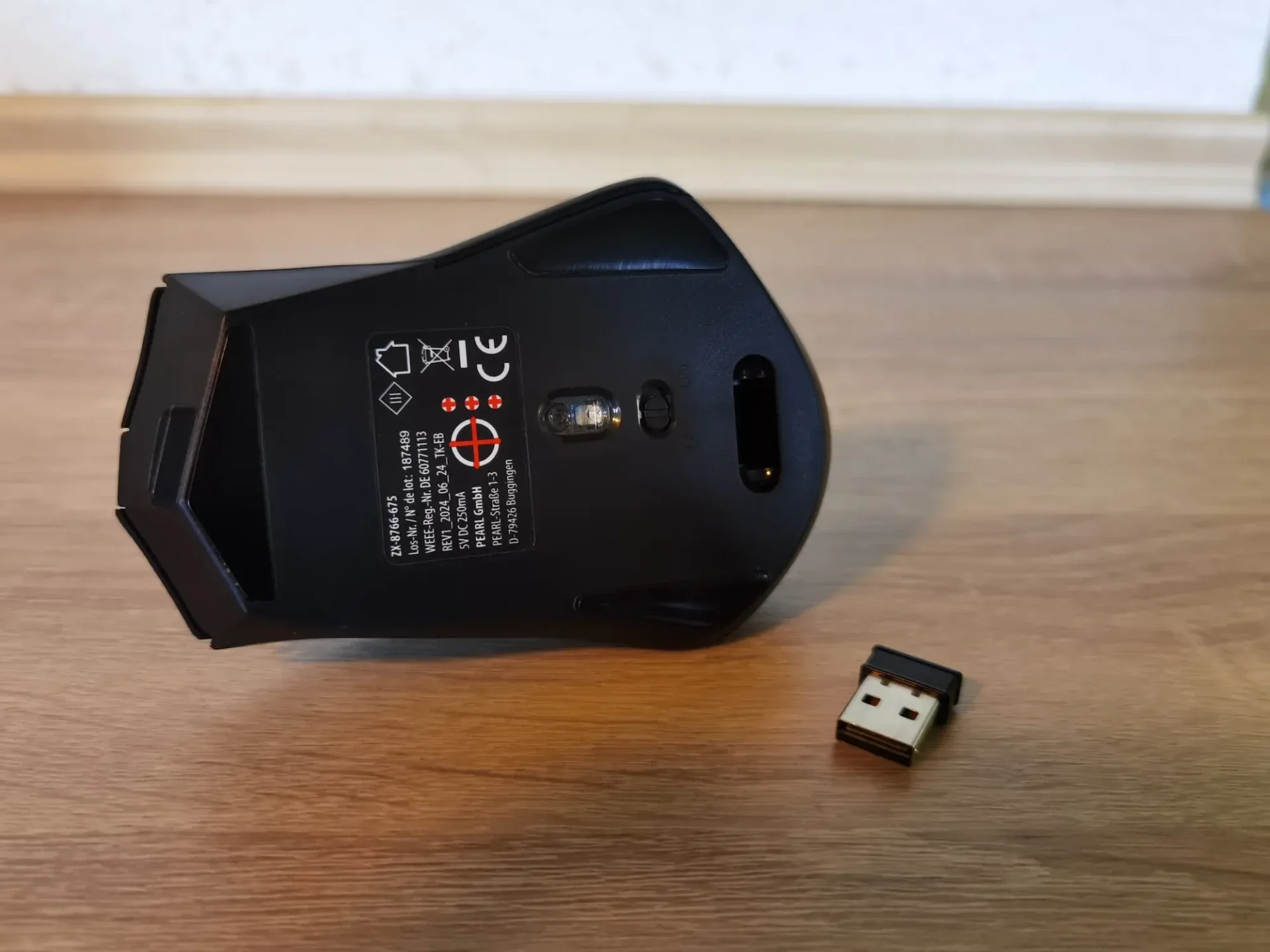 Unterseite der GeneralKeys FM-1650 mit verstautem Nano-Empfänger
