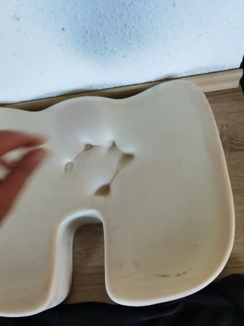 Memory Foam des Lescars Sitzkissens nach der Belastung wieder sichtbar aufgerichtet