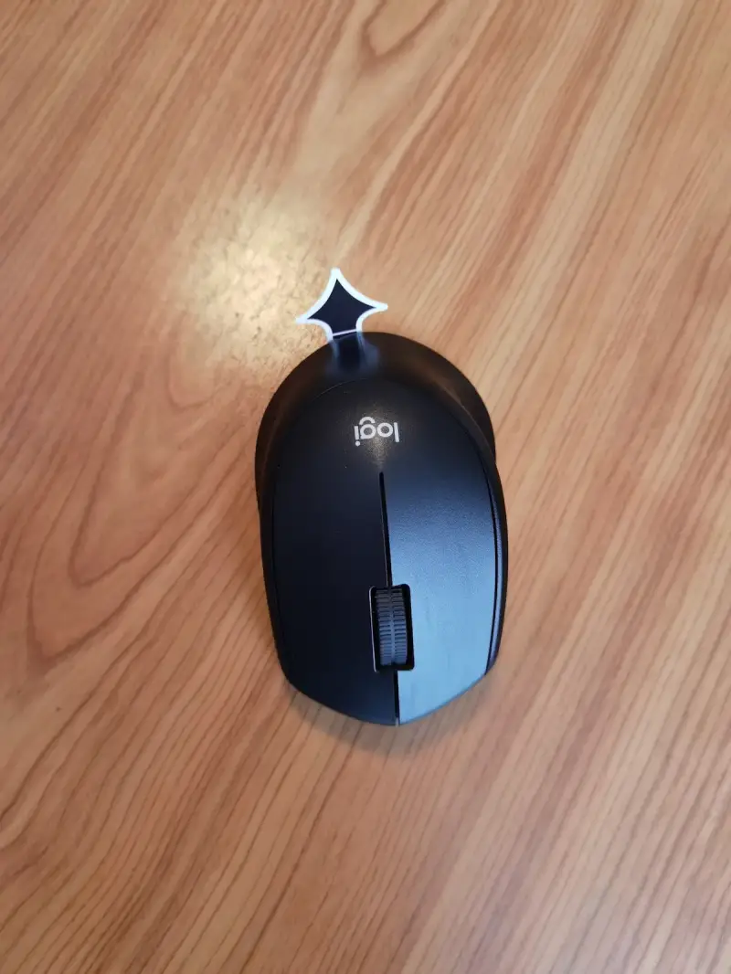 Logitech M330 von oben mit linker und rechter Maustaste sowie Scrollrad