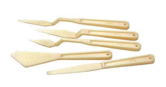 Malerspachtel Kunststoffspachtel-Set Modellieren Perfekt zum Modellieren, Töpfern und Gipsarbeiten Inhalt: 5 Stück Länge: ca. 19 cm Unterschiedliche Formen, elastische Klingen VBS - Beste Qualität zum günstigen Preis! Ideal zum Schablonieren, zur Einarbei