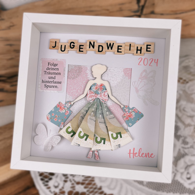 Jugendweihe, Geldgeschenk, Geschenk, personalisiert, Geld, Rahmen Materialien: Holz, Plastik, Papier  Dieser personalisierte Rahmen ist ein echtes Highlight und das perfekte Geldgeschenk zur Jugendweihe für junge Mädels.  Der Rock der Figur besteht aus Ge