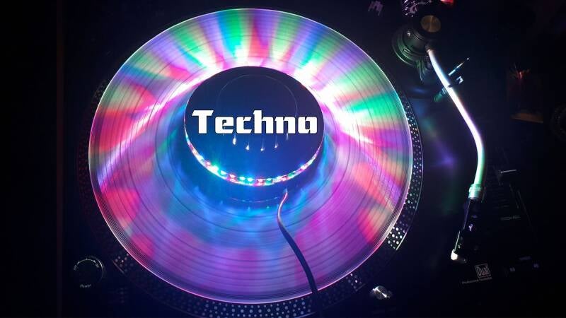 2CelebrateMusic steht für das Zelebrieren und die Wertschätzung von Musik in all ihren Facetten. Als Selfmade-DJ und Musikerin hat sie ihren Künstlernamen aus ihrer tiefen Leidenschaft und Liebe zur Musik, die sie inspiriert von ihrem Auslandsjahr in New