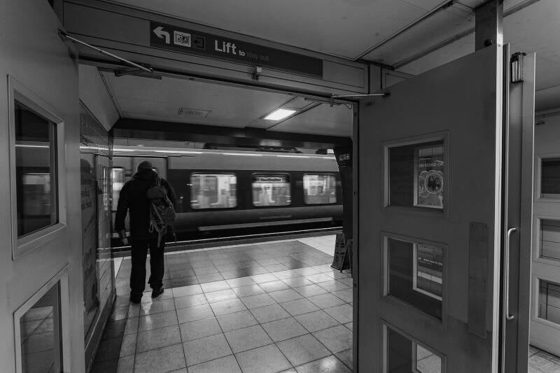 arriving-train-hamltion-square-birkenhead-standard.jpg