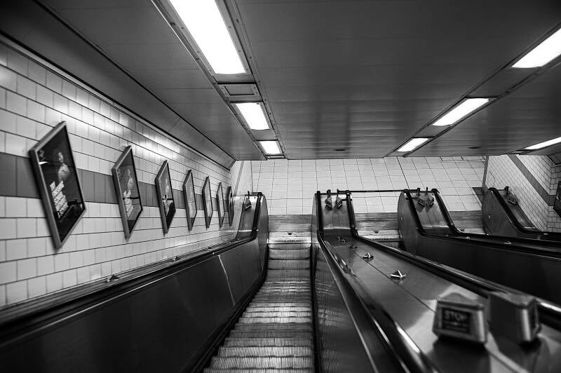 going-downon-a-escalator-liverpool-01_12_2025-standard-ra2qpv.jpg