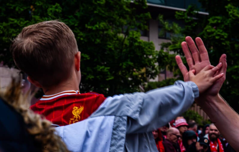 the-touch-young-and-old-fans-liverpool-f-c-leauge-champions-strand-liverpool-standard-pxc81p.jpg