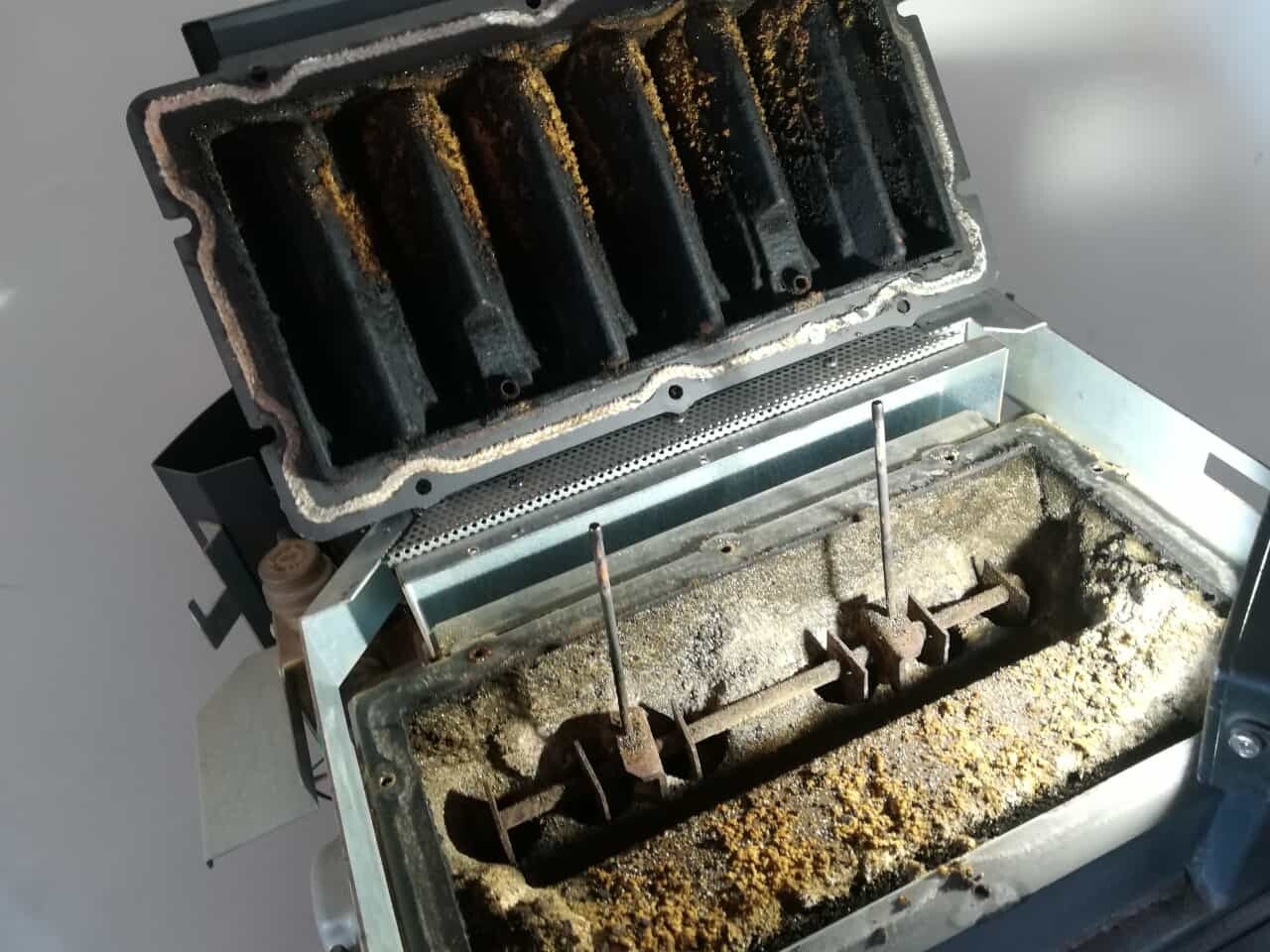 scheda, servizio, servizi, professionalita, tecnico, assistenza, stufe, caldaia, girolami, caminetti, revo, evacalor, ditte stufe, ricambi, originali, ricambistufepellet, manutenzione, pulizia polvere , cenere, 