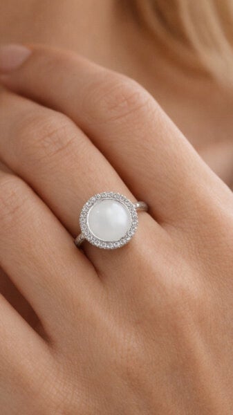 Luxe ronde moedermelk- en asring: een prachtig gedenksieraad omlegd met zirconia steentjes