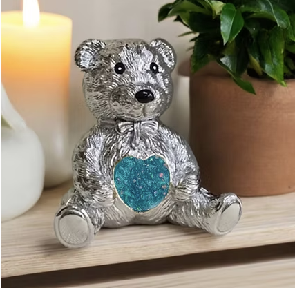 Een uniek edelstalen herinneringsbeertje, geschikt voor verwerking van as, aarde, moedermelk of plukje haar