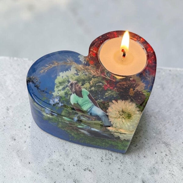 Herinneringshart van Hars met Theelicht – Persoonlijk Aandenken met As of Bloemen