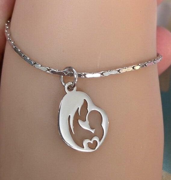 Armbandje met moeder - baby hanger, klein formaat.