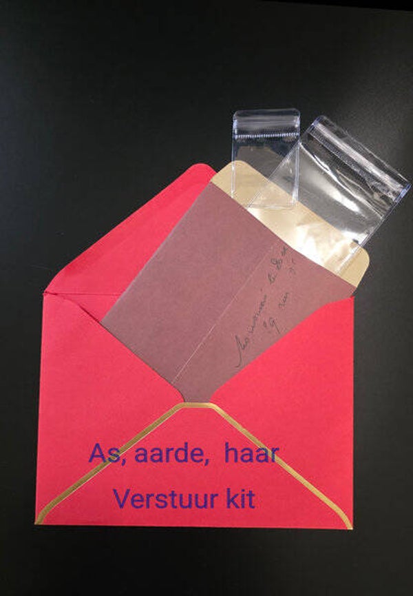 Verzendkit voor as, haar of aarde veilig opsturen voor een sieraad