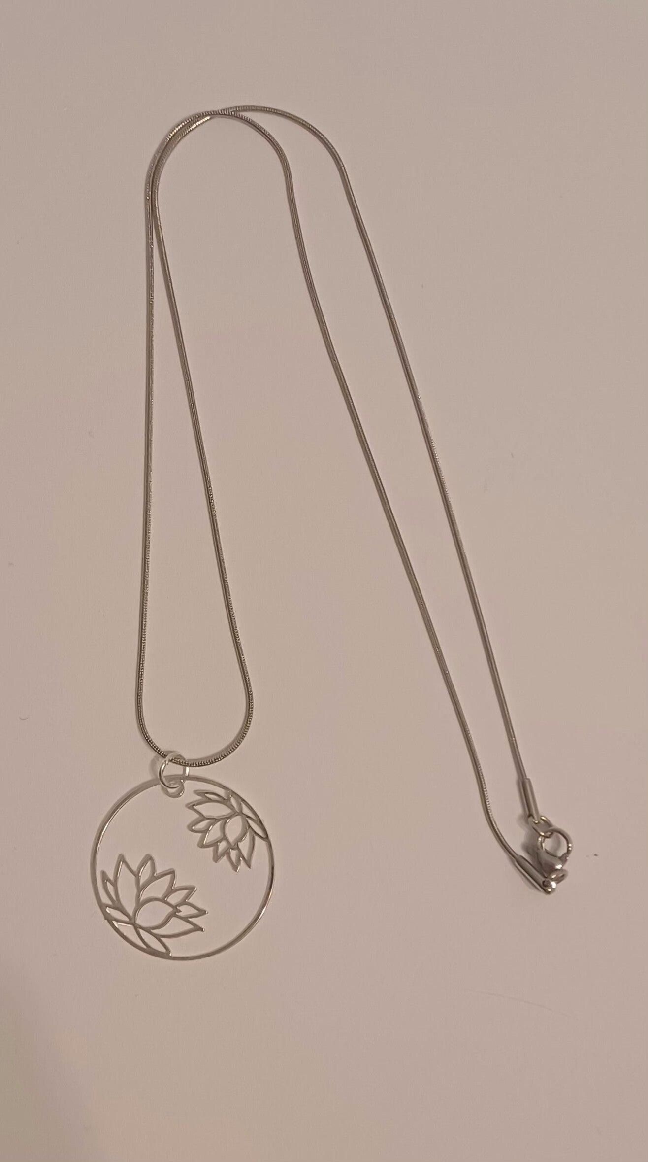 Halskette mit Verschluss Lotus