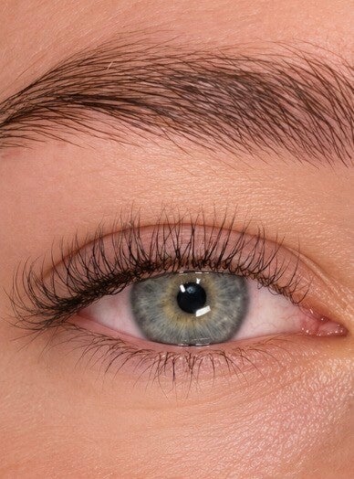 One-by-one lashes in Albir