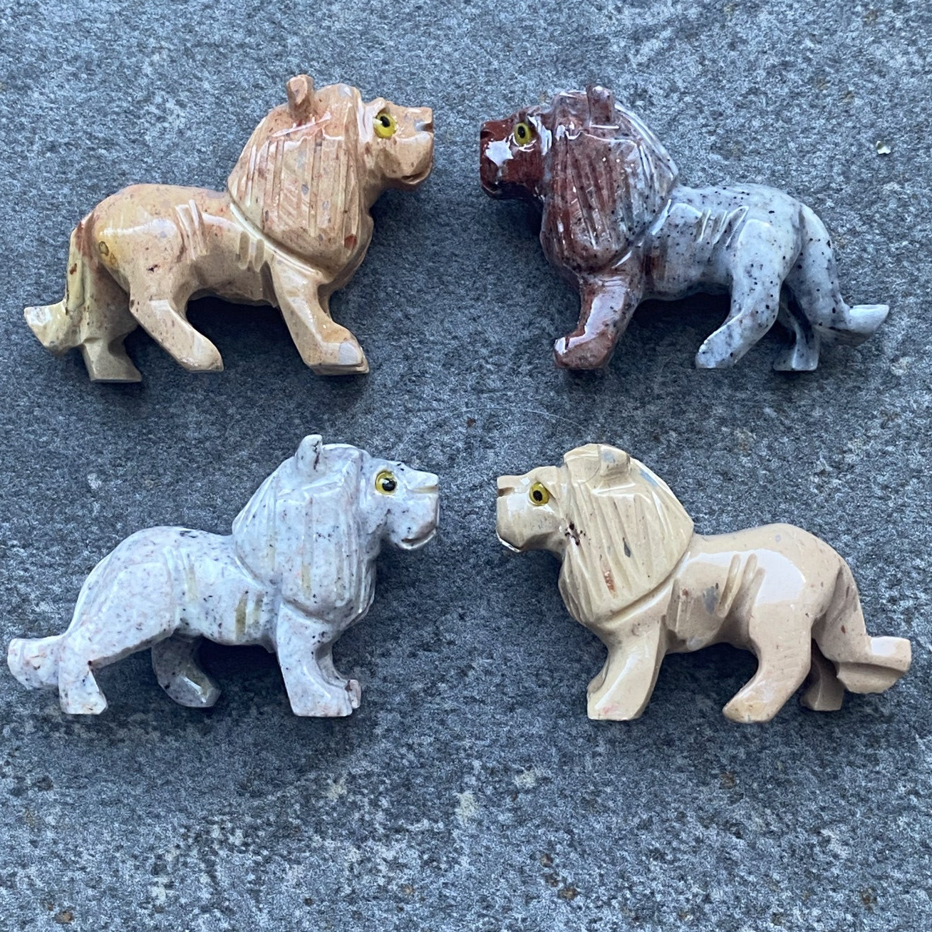 Stenen beeldjes leeuw